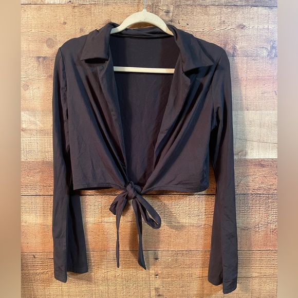 Tops - 🔥 SOLD🔥Cute soft black crop top